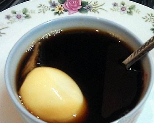 紅糖水煮雞蛋致癌？中老年十月易感謠言盤點(diǎn)